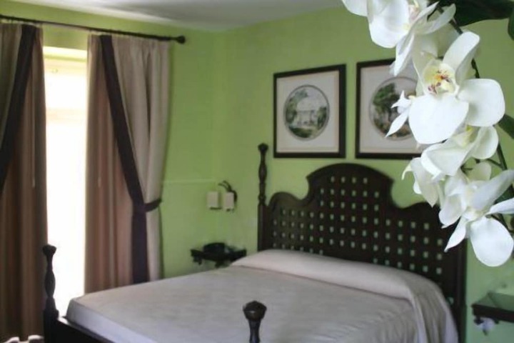 Room 13 of 35