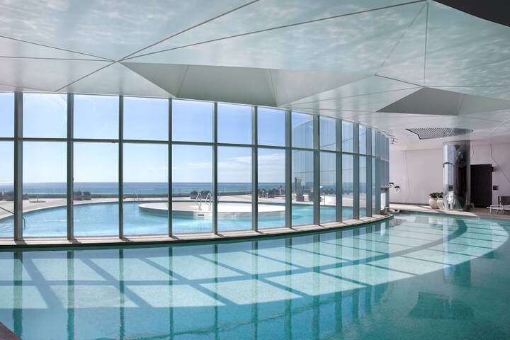 Indoor/outdoor pool