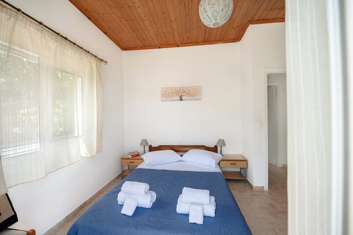 Room 2 of 27