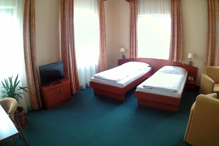 Room 15 of 34