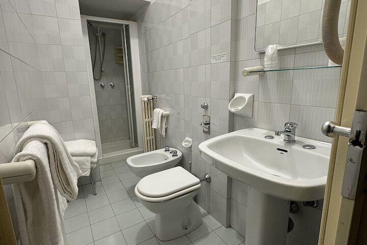Room 44 of 77