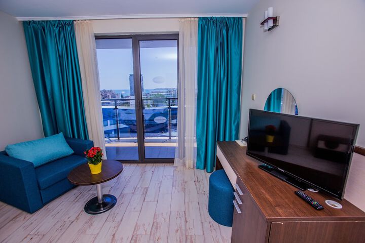 Room 14 of 38
