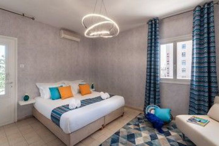 Room 6 of 16