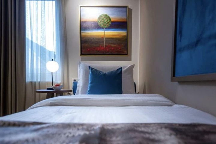 Room 3 of 27