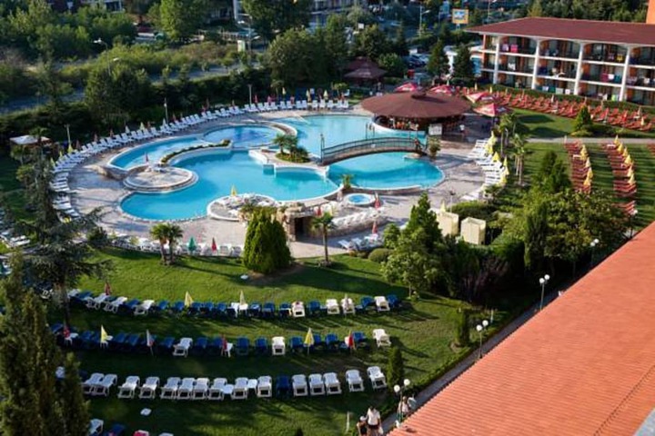 Pool 14 of 33