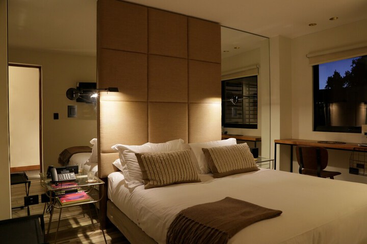 Room 4 of 106