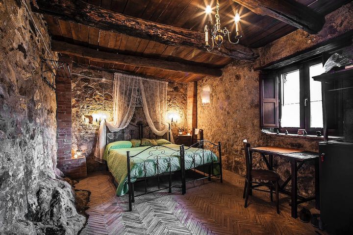 Room 3 of 52