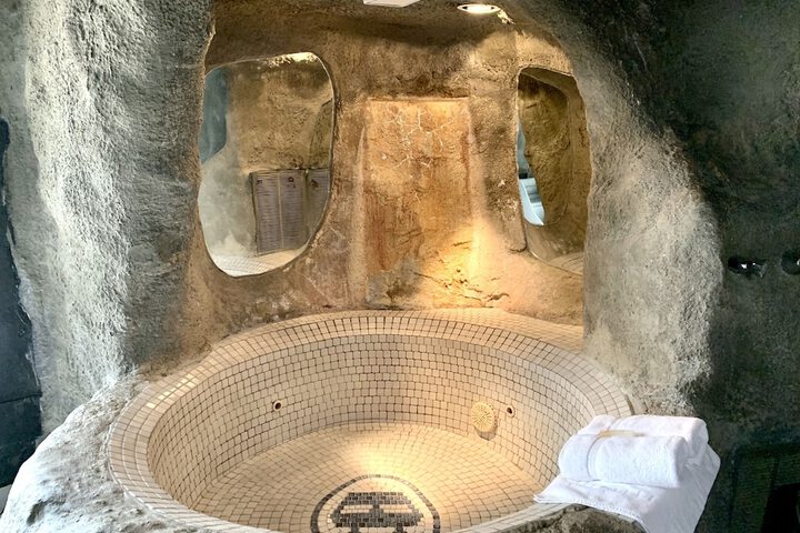 Room 70 of 293