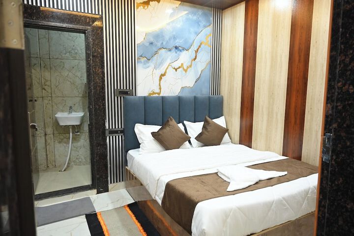 Room 3 of 6