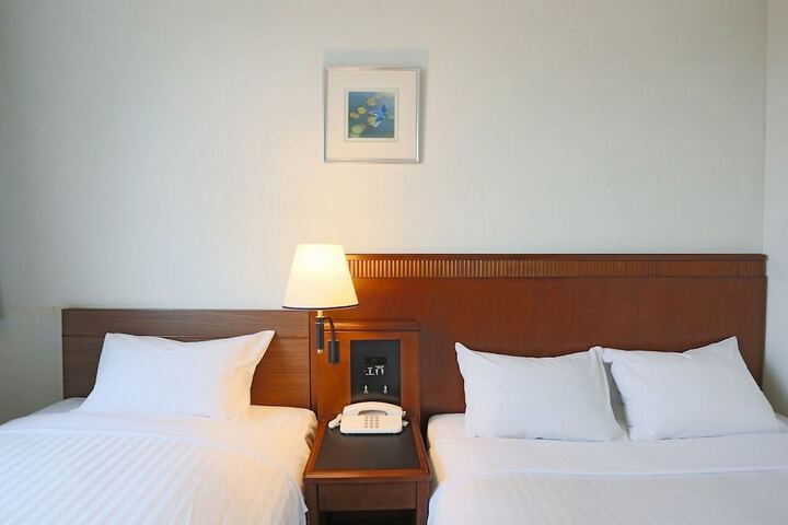 Room 15 of 42