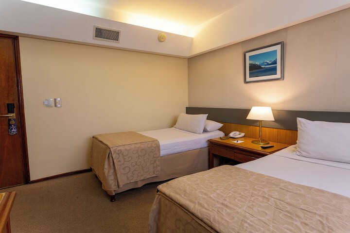 Room 7 of 32