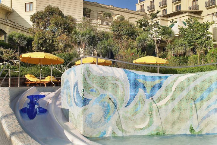 Pool 40 of 98