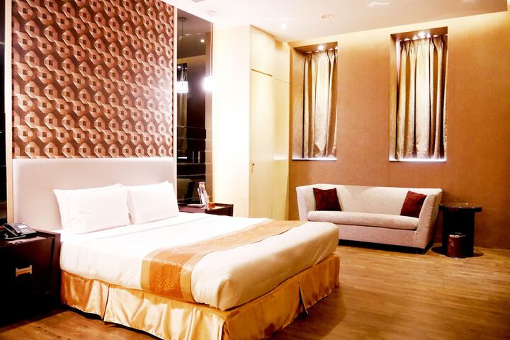 Room 4 of 81
