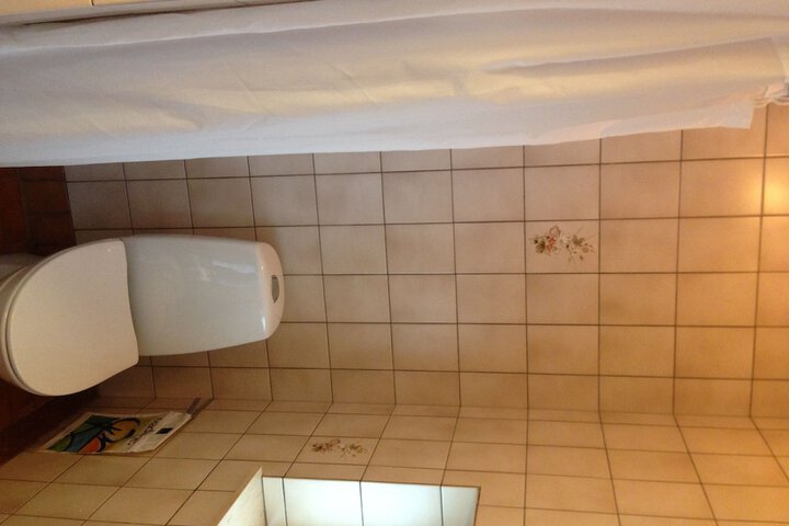 Room 15 of 38
