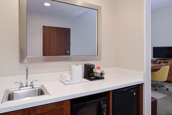1 King Mobility Hearing Accessible with Tub (22 of 22)