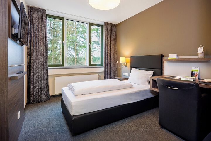 Room 26 of 87