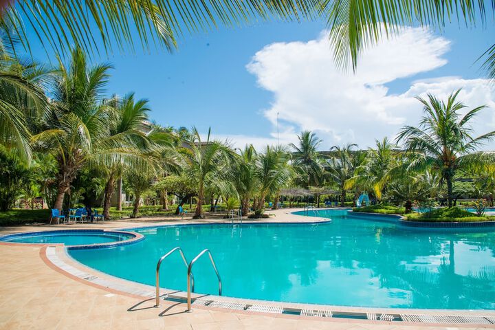 Hotel Pool