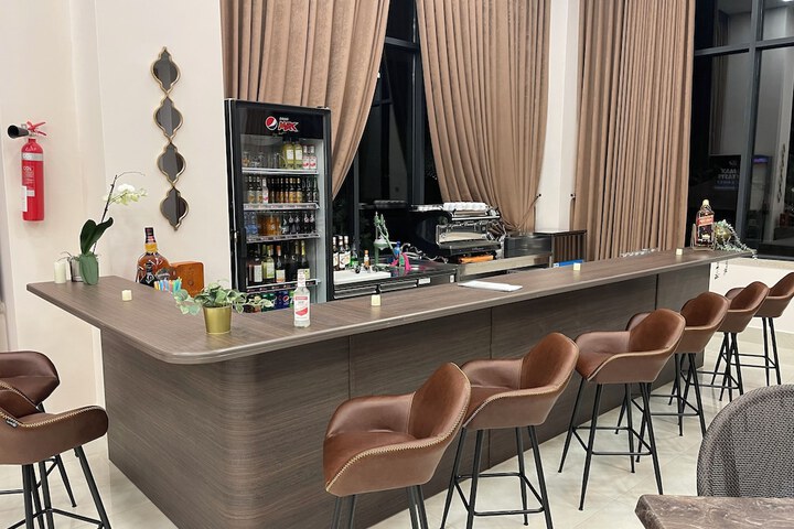 Lounge 192 of 243