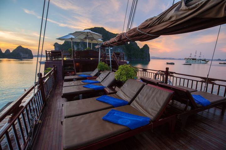 Sundeck 13 of 20