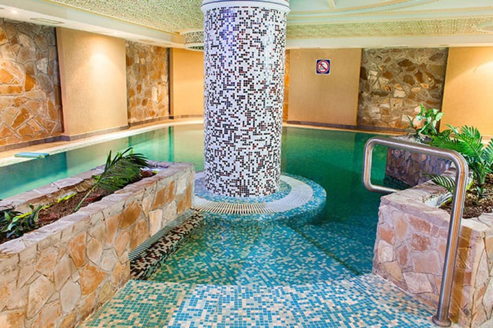 Pool Hotel
