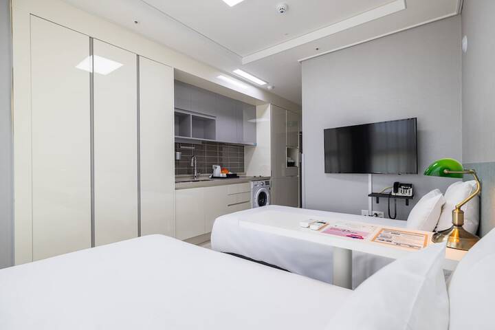 Room 9 of 19