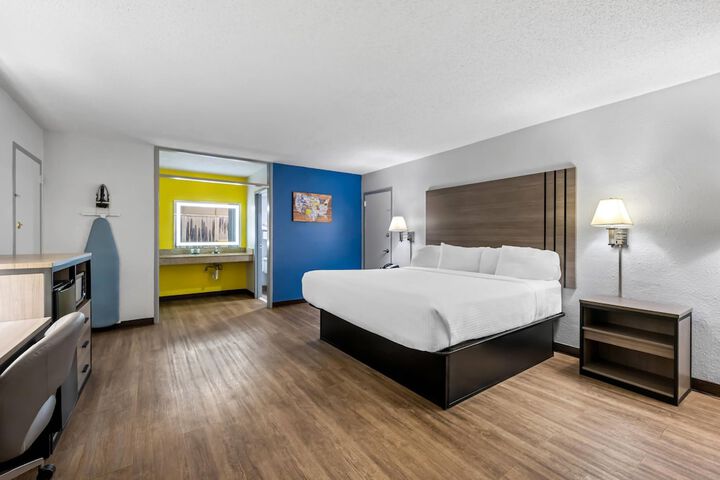 Room 27 of 40