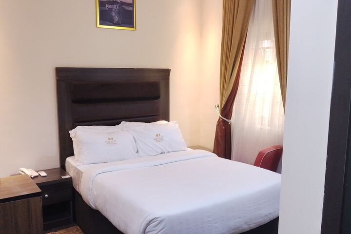 Room 30 of 42
