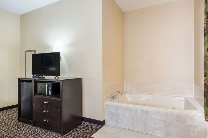 1 King Bed (14 of 15)