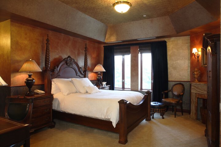 Room 9 of 29