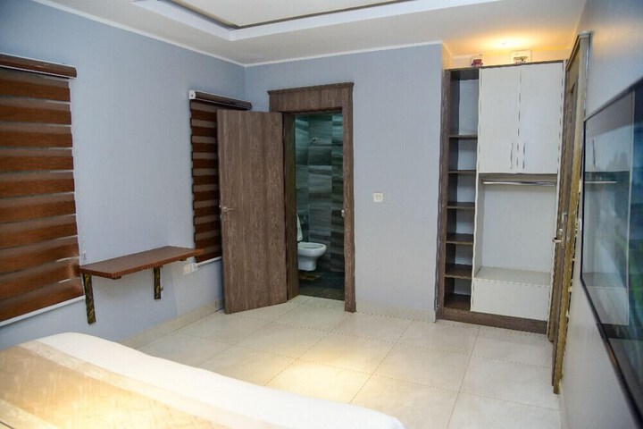 Room 46 of 78