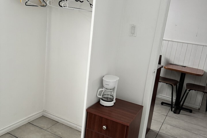 Room 4 of 28