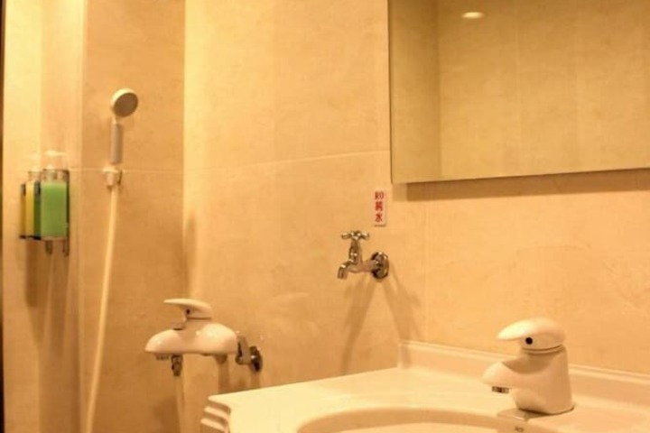 Room 127 of 160