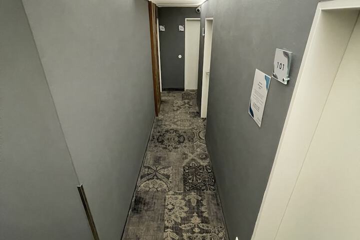 Room 32 of 41