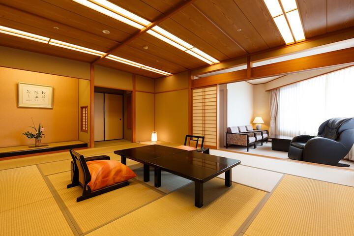 Room 8 of 93
