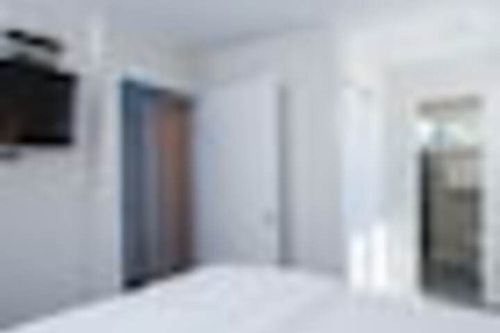 Room 92 of 984