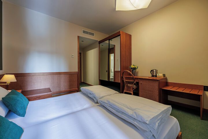 Room 10 of 57