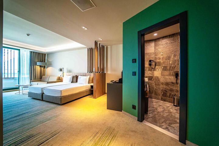 Room 62 of 92