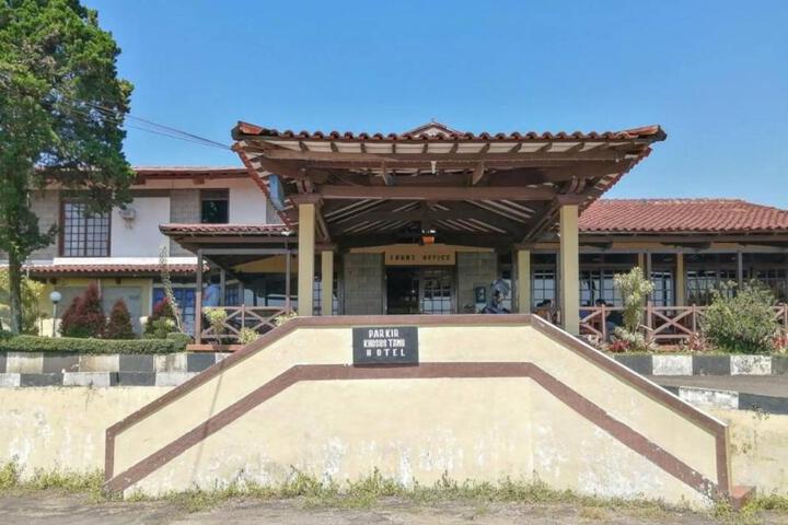 Hotel Lembah Nyiur Cikopo Mitra RedDoorz