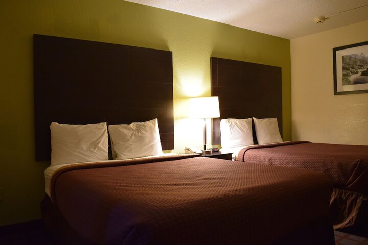 1 Queen Bed (6 of 22)