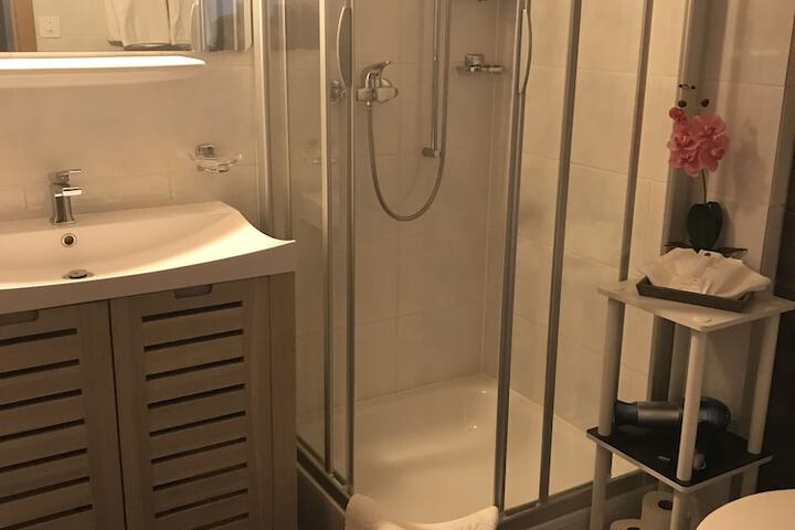 Room 6 of 19