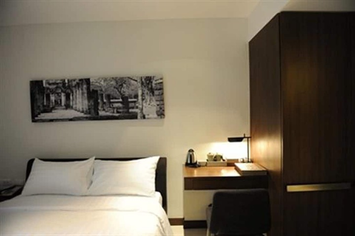Room 6 of 53