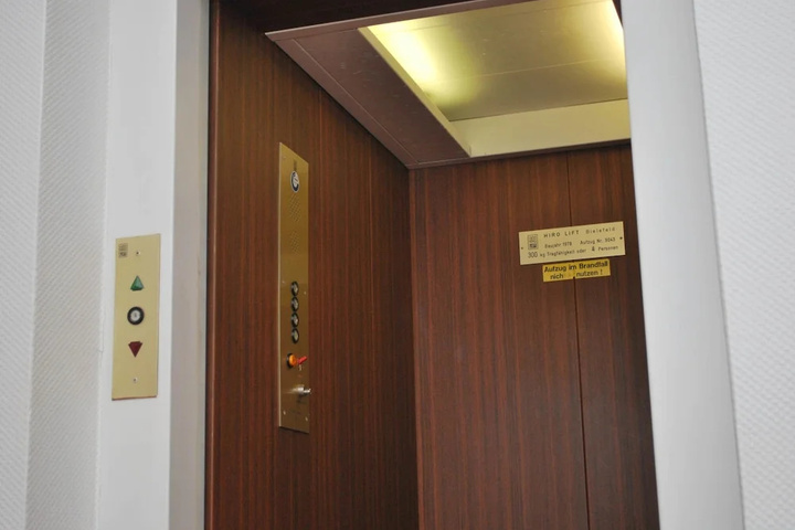 hotel_rooms