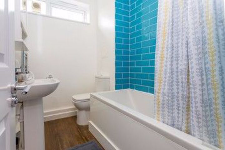 Room 4 of 28