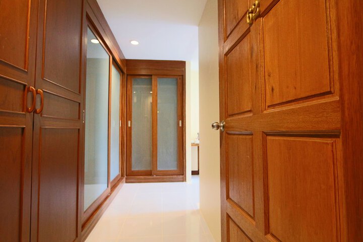 Room 27 of 60