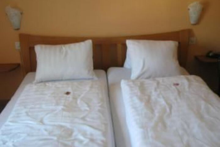 Room 28 of 81