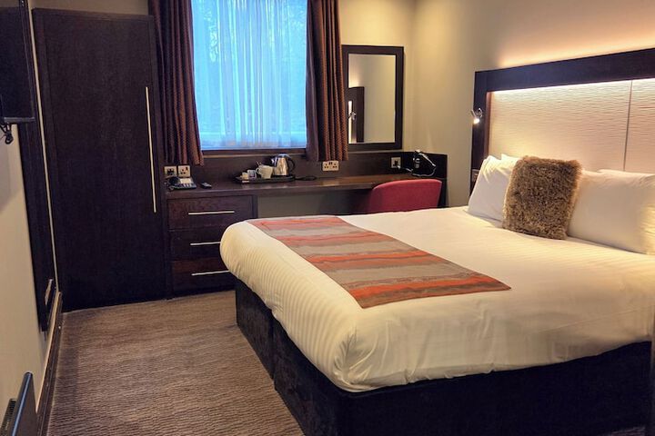 Room 35 of 69