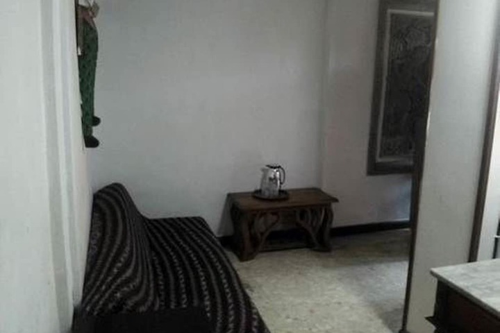 Room 27 of 122