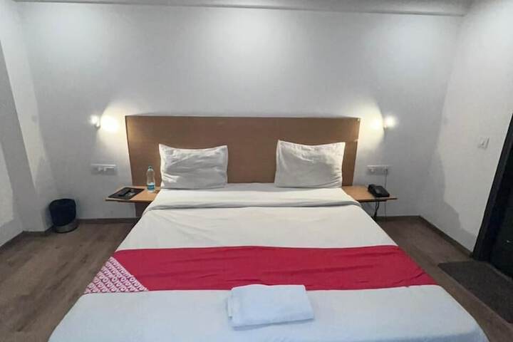 Room 6 of 9