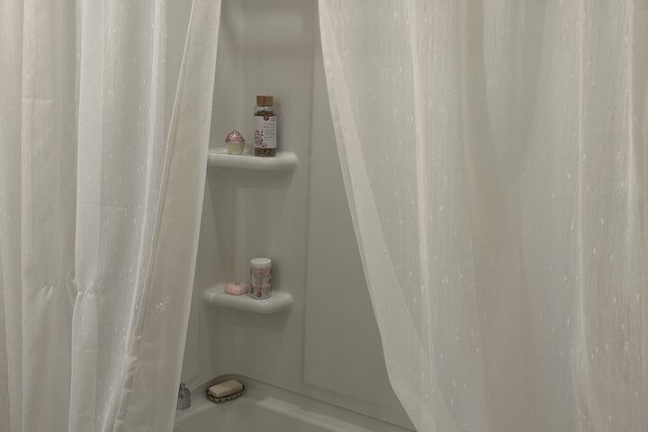 Room 28 of 35