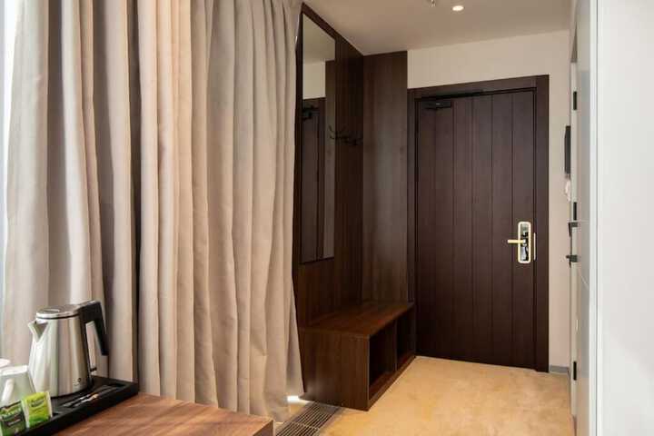 Room 14 of 93